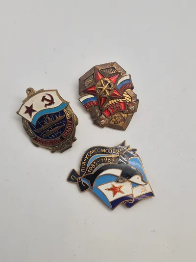 Originale tidlige russiske badges i emalje