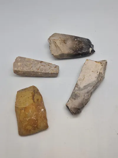 Samling originale stenøkser fra bondestenalderen