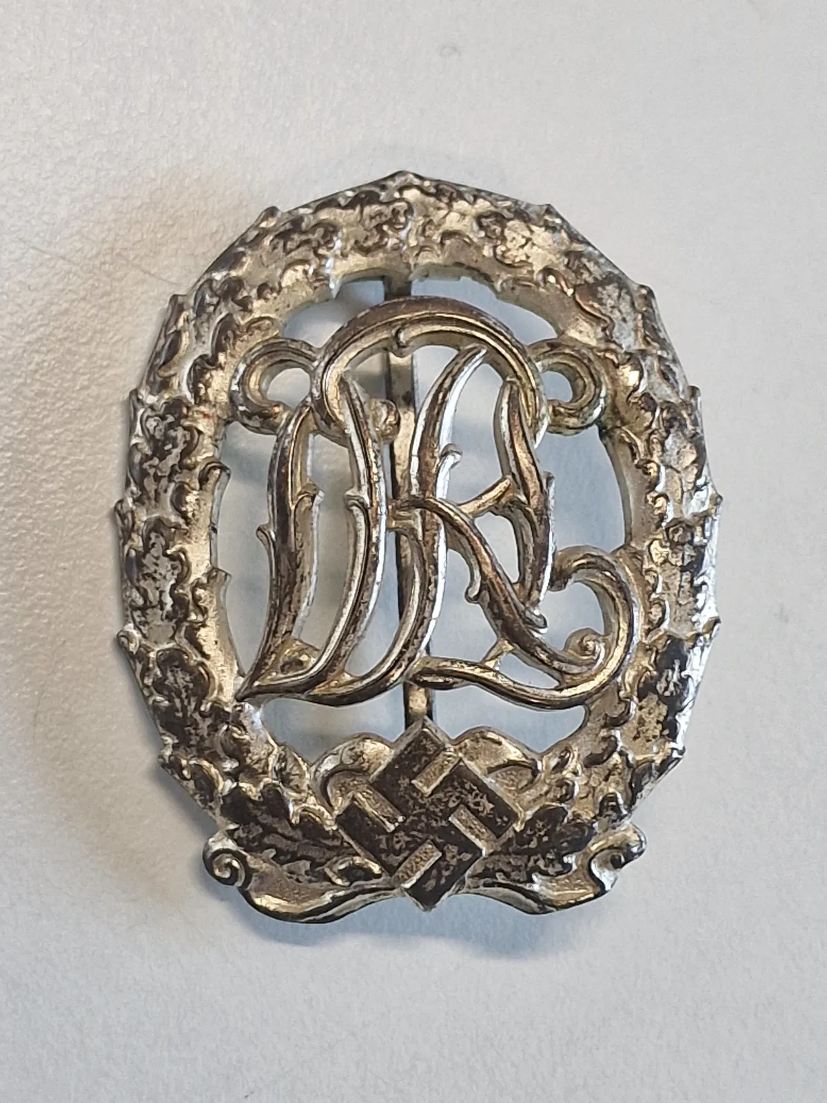 Originalt Deutsches Reichssportabzeichen (DRL) in silber - med fremstiller