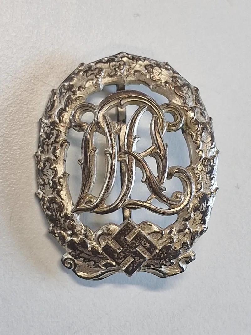 Originalt Deutsches Reichssportabzeichen (DRL) in silber - med fremstiller