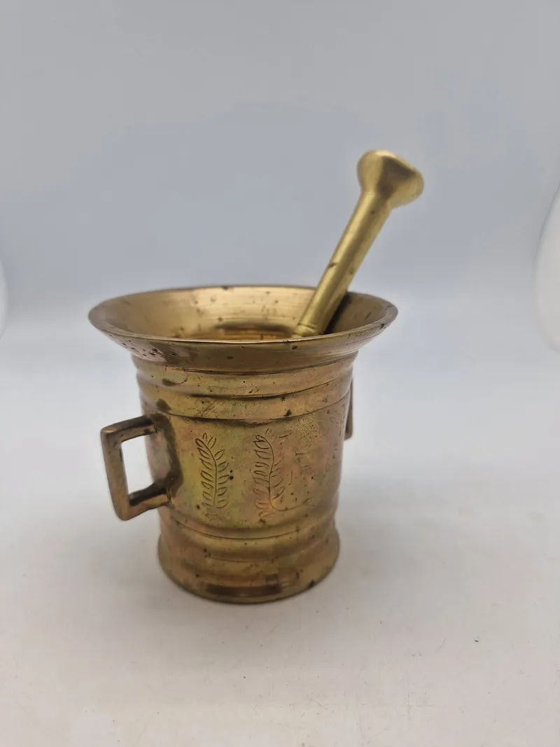Original 1761 dateret malm morter