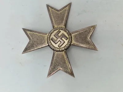 Originalt kriegsverdienstkreuz ohne schwerter 1.kl
Hersteller 4 - Steinhauer & Lück, Lüdenscheid