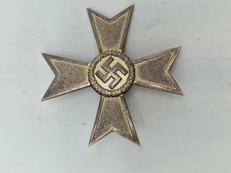 Originalt kriegsverdienstkreuz ohne schwerter 1.kl 
Hersteller 4 - Steinhauer & Lück, Lüdenscheid