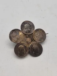 Original broche lavet af svenske 1800 tals sølvmønter