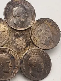 Original broche lavet af svenske 1800 tals sølvmønter