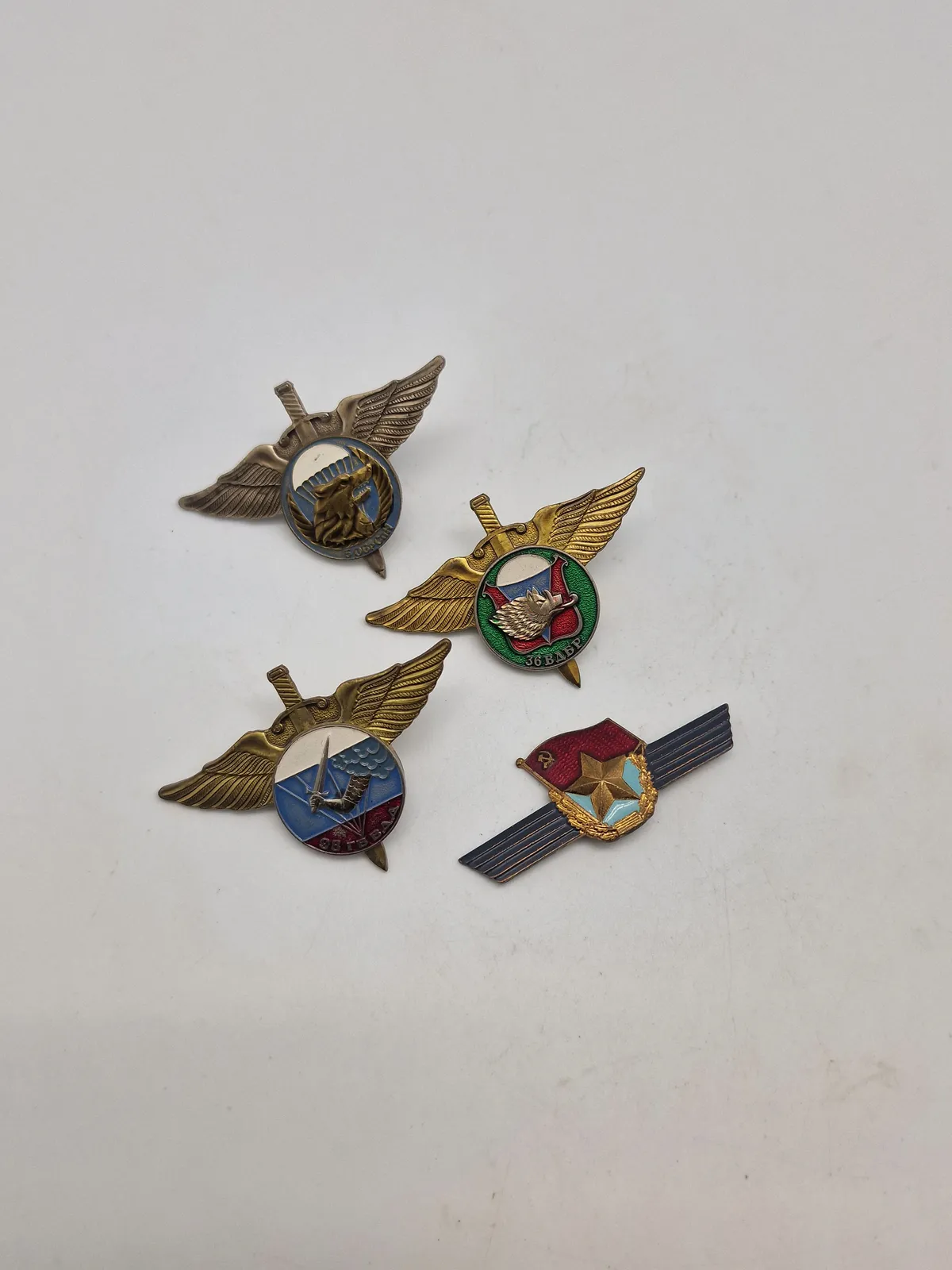 Samling originale russiske badges - ældre emaljerede udgaver