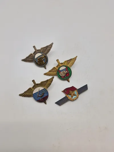 Samling originale russiske badges - ældre emaljerede udgaver