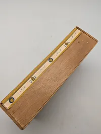 Vintage Pflanzer-Dienst Res Honoris Wooden Cigar Box WW2 ubrugt 