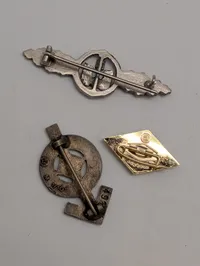 Samling af tyske militære emblemer og udmærkelser efter 45 