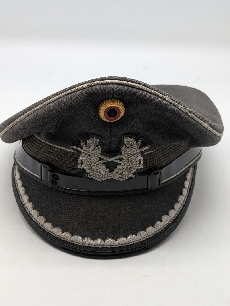 Vesttysk Bundeswehr Officer Schirmmütze med broderet kokarde