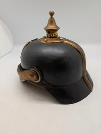 Preussisk Pickelhaube Officerhjelm med Messingbeslag