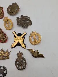 Samling af danske militære emblemer 