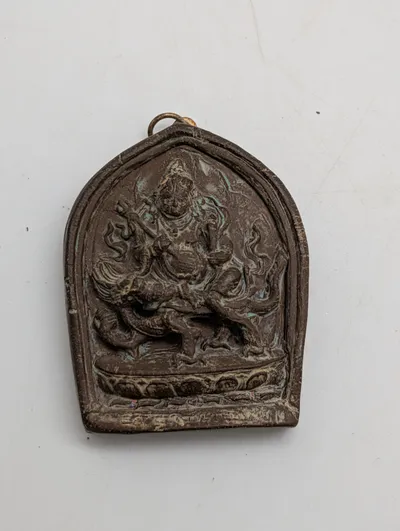 Tibetansk Tsa-Tsa Amulet af Bronze med Vaisravana