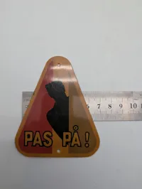 Vintage Dansk celluloid  skilt med Teksten "PAS PÅ!" DSB 