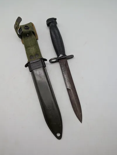 Amerikansk M4 Bajonet med U.S. M8A1 Skede