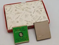 Anthon Berg chokoladeæske med vintage Eckstein og Overstolz cigaretpakker WW2 