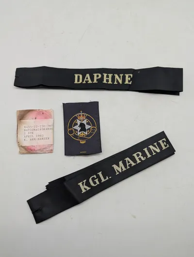 Dansk Søværn Lot: Daphne og Kgl. Marine Huebånd samt Nationalkokarde