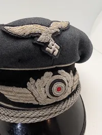 Tysk Luftwaffe Officerskasket med Broderet Ørn og Kokarde, Fantastisk form 