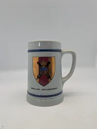 Nørrejyske Artilleriregiment stentøjskrus med heraldisk våbenskjold