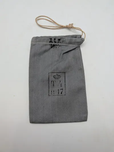 Dansk militær lærredspose med krone-stempel og årstal 1917