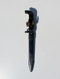 Tjekkoslovakisk VZ-58 bajonet med metalskede og lærredsfrog