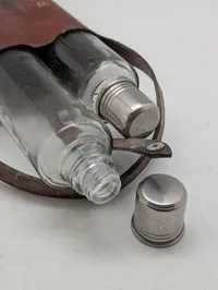 Vintage dobbelt lommeflaske-sæt i læderetui til Whisky og Vodka