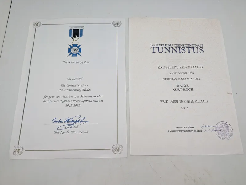 Estisk Kaitseliit og Nordic Blue Berets certifikater til Major Kurt Koch
