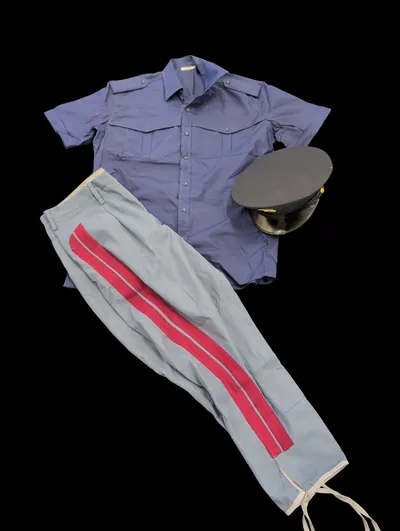 Italiensk Polizia di Stato Uniformssæt med Kasket, Skjorte og Ridebukser