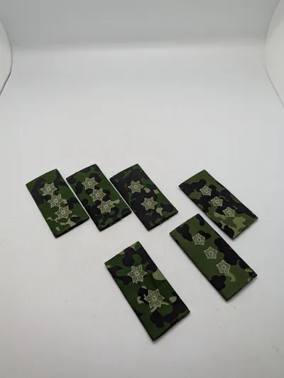 Sæt af 6 Danske  M84 camouflagemønstrede distinktioner