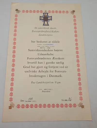 Diplom for Forsvarsbrødrenes Æreskors tildelt Hans Erik Børge Olsen, 1987