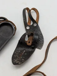 Vintage læderrem og okularbeskyttere til kikkert Tysk WW2 