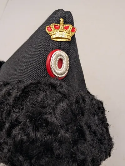 Dansk Ministerialbetjent pelshue med krone og kokarde