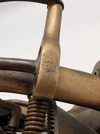 Antik Torpedo-styreapparat i messing, serienummer 5883 Stammer fra den Tyske U20 WW1 