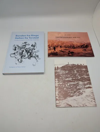 Samling af danske militærhistoriske bøger og hæfter