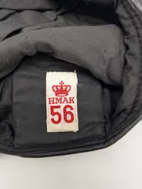 To danske militære baretter med emblemer Telegraf