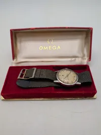Vintage Omega armbåndsur med sølvfarvet urskive
