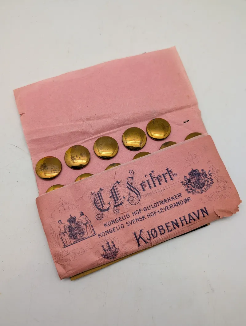 C.L. Seifert Antikke Messingknapper i Original Indpakning