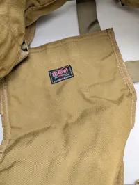 Militær taktisk bryst-rig og MOLLE-panel i coyote tan