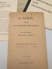Samling af seks historiske pjecer og hæfter fra 2. verdenskrig