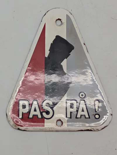 Vintage dansk emaljeskilt "PAS PÅ!"  DSB