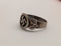 Dansk D.N.S.A.P.  sølvring med hagekors og egeløv i etui, original 