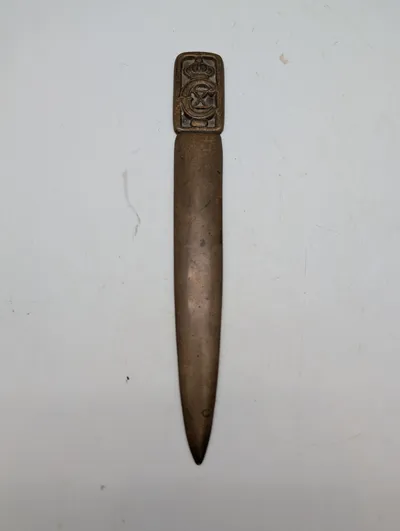 Antik brevåbner i bronze med Christian X monogram