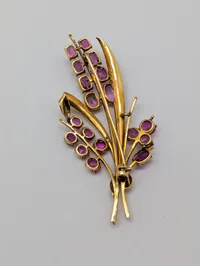 Vintage Broche forgyldt med Lilla Ædelsten i Blomsterdesign