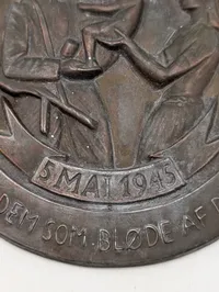 Dansk befrielsesplakette i bronze, 5. maj 1945