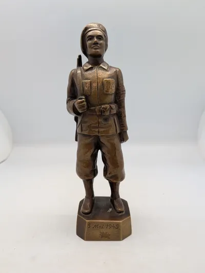 H.F. Agte L'Forge Bronze Statuette af Modstandsmand, 5. Maj 1945
