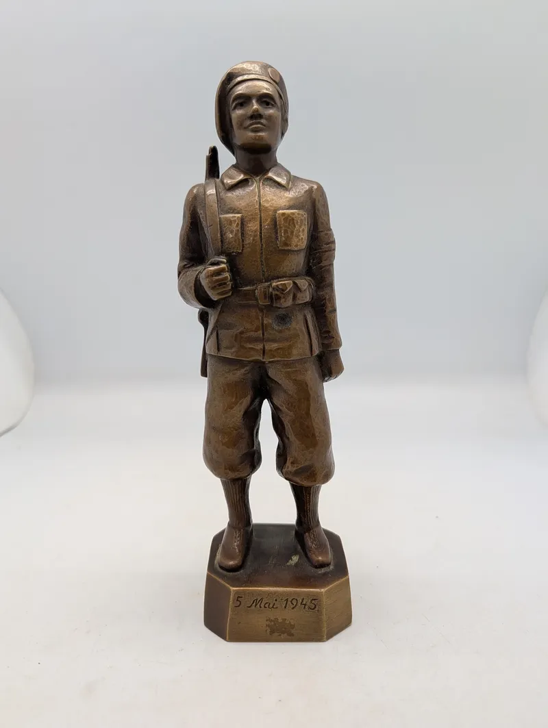 H.F. Agte L'Forge Bronze Statuette af Modstandsmand, 5. Maj 1945
