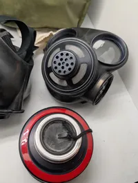 Dansk Forsvar M/84 og M/69 Gasmaskesæt med Tasker og Filtre