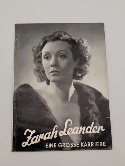 Zarah Leander - Eine Grosse Karriere, Biografisk Hæfte