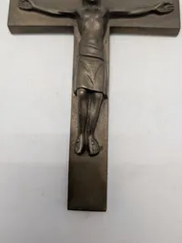 Dansk modernistisk bronze krucifiks med Kristus-figur