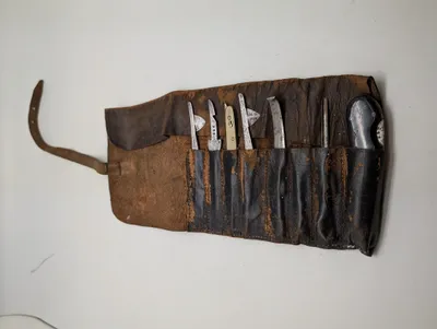 Antikt kirurgisk instrument-sæt i læderrulle Felt Dyrlæge Tyskland WW2
